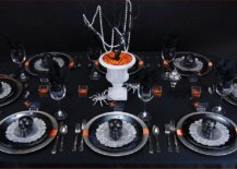 Black-and-orange-table-setting-for-a-spooky-Halloween-dinner-party-29872-217x155