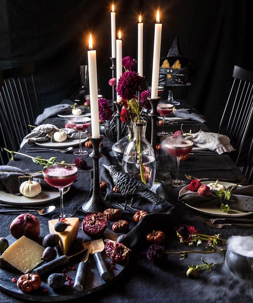 Black-as-a-color-never-dissapoints-when-you-start-using-it-for-the-Halloween-themed-dining-table-12519