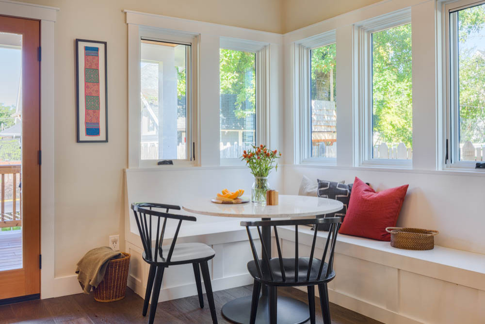 Combine-the-bench-in-the-corner-with-chairs-for-a-comfy-breakfast-zone-17248