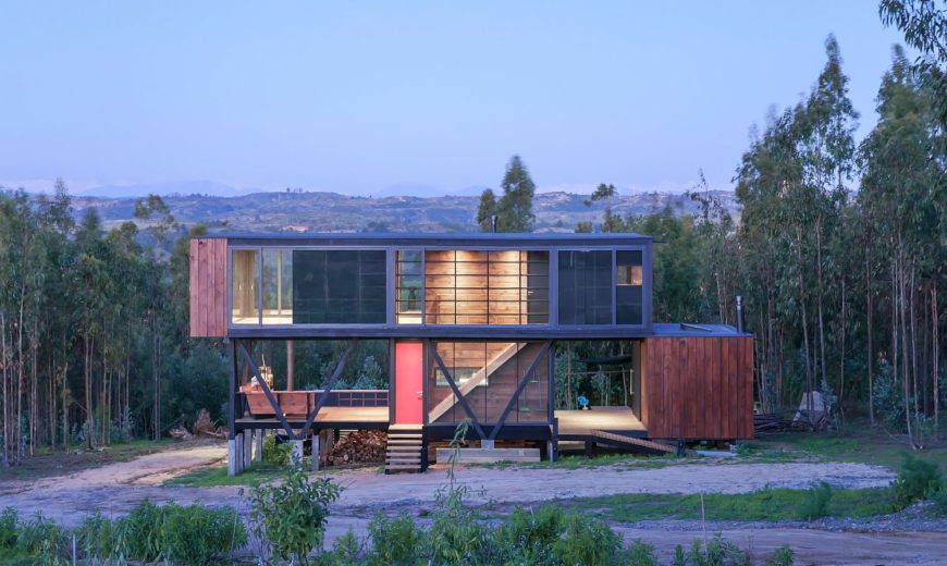 Chilean Home Appears Suspended In La Boca Hills